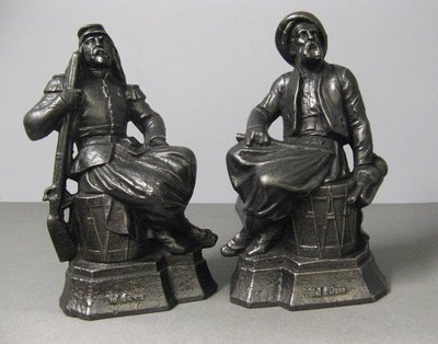 Pair De Chenets Aux Zouaves.