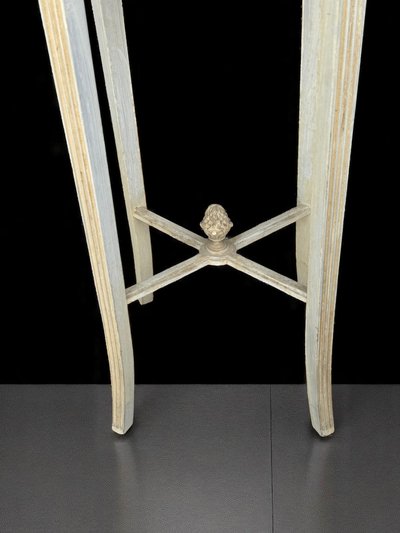 ANTIQUE LOUIS XVI STYLE DISPLAY CASE FROM THE 1900S IN WHITE LACQUERED WOOD