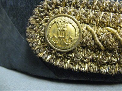 Einhorn, genannt "Hof", ist ein gezifferter Knopf unter der Krone von Adel und Königen.