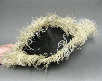 Einhorn, genannt "Hof", ist ein gezifferter Knopf unter der Krone von Adel und Königen.