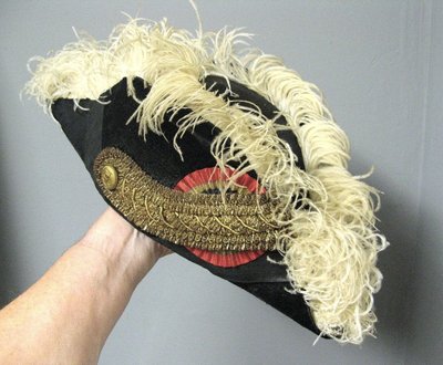 Einhorn, genannt "Hof", ist ein gezifferter Knopf unter der Krone von Adel und Königen.