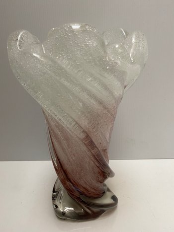Vase aus mundgeblasenem Kristall mit eingearbeiteten Blasen, doppelschichtig