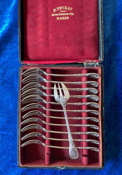 12 oyster forks.