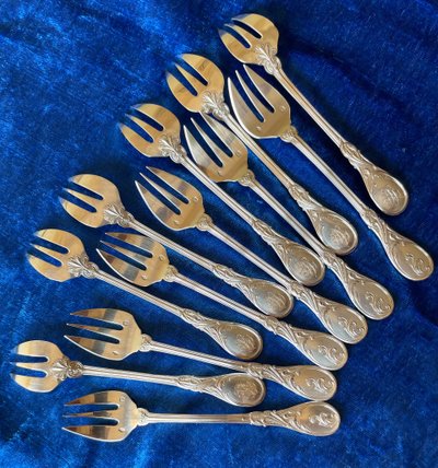 12 oyster forks.