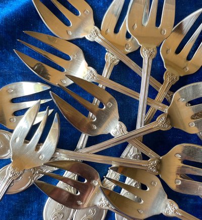 12 oyster forks.