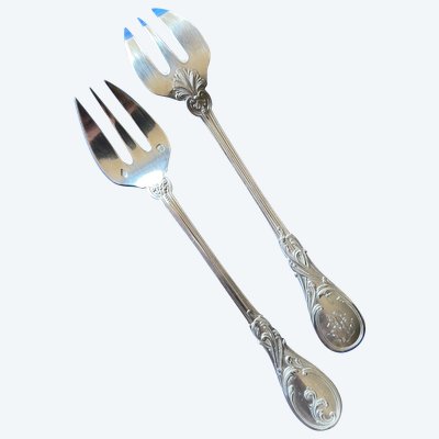 12 oyster forks.