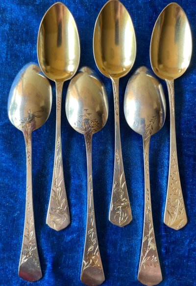 12 tea/coffee spoons.