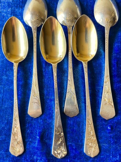 12 tea/coffee spoons.