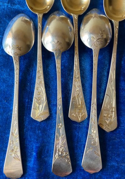 12 tea/coffee spoons.