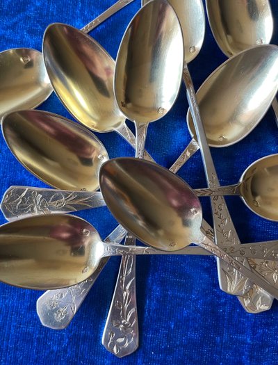 12 tea/coffee spoons.