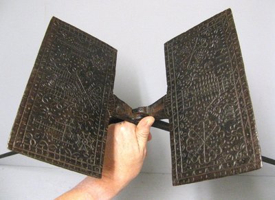Gaufrier De Mariage XVIIIe. Moule à Oublies Du Perche. 