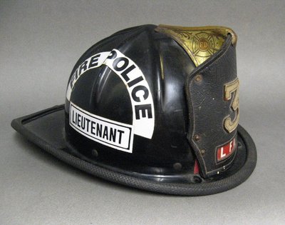 Amerikanischer Feuerwehr- und Polizeihelm. Cairns & Brother Helm
