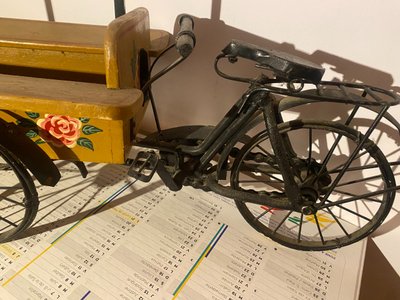  Charmant Triporteur Anglais de fleuriste "Maquette de table décorative" des Années "60" en métal