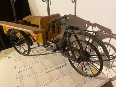  Charmant Triporteur Anglais de fleuriste "Maquette de table décorative" des Années "60" en métal