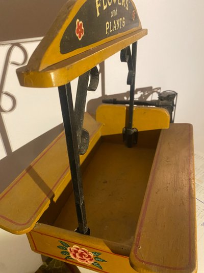  Charmant Triporteur Anglais de fleuriste "Maquette de table décorative" des Années "60" en métal
