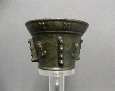 Mortier XVIIème En Bronze. Fleurs De Lys. 