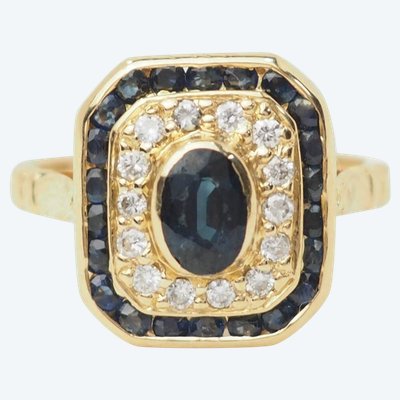 Bague entourage en or jaune, saphir et diamants 