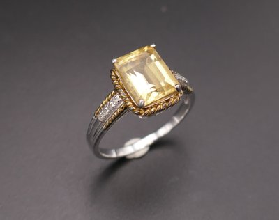 Bague citrine et diamants.
