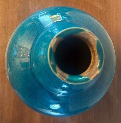 Antico vaso islamico mediorientale in smalto blu screziato