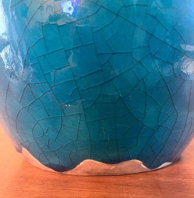 Antico vaso islamico mediorientale in smalto blu screziato