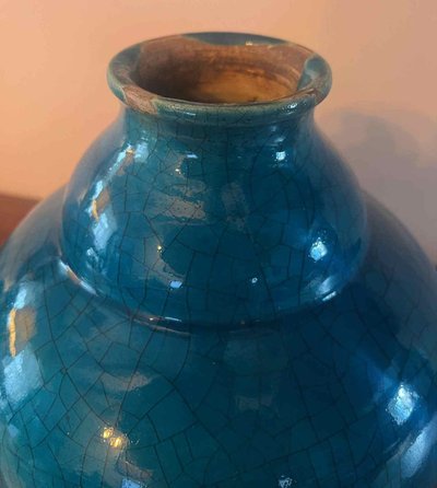 Antico vaso islamico mediorientale in smalto blu screziato
