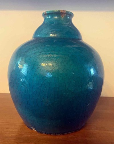 Antico vaso islamico mediorientale in smalto blu screziato