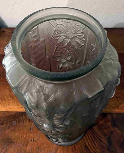 Art Nouveau / Art Deco vase circa 1920 in the taste of Legras Lalique