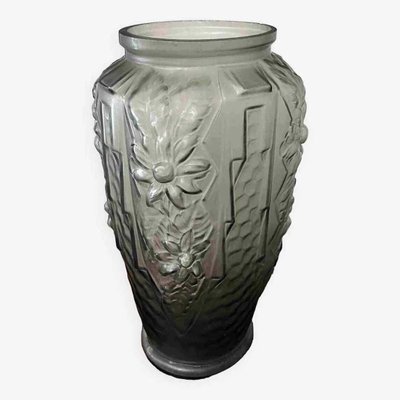 Art Nouveau / Art Deco vase circa 1920 in the taste of Legras Lalique