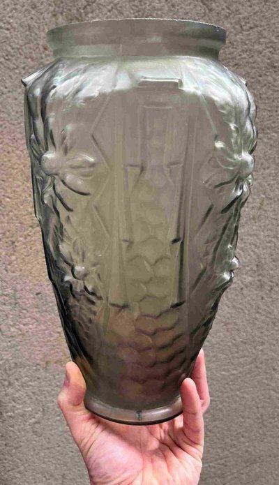 Art Nouveau / Art Deco vase circa 1920 in the taste of Legras Lalique