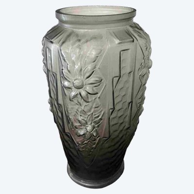 Art Nouveau / Art Deco vase circa 1920 in the taste of Legras Lalique