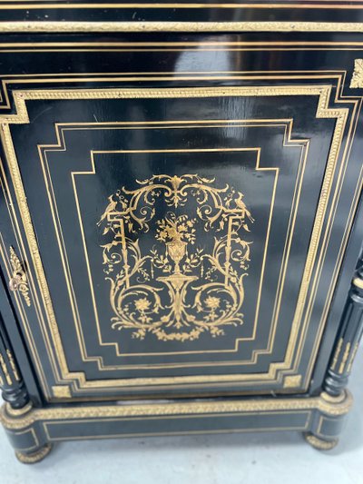 Armadio a un'anta di Napoleone III in legno nero e intarsio di ottone XIX secolo