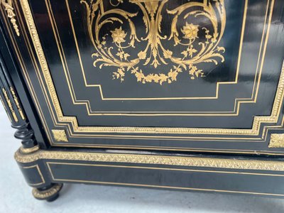 Armadio a un'anta di Napoleone III in legno nero e intarsio di ottone XIX secolo