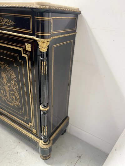 Armadio a un'anta di Napoleone III in legno nero e intarsio di ottone XIX secolo