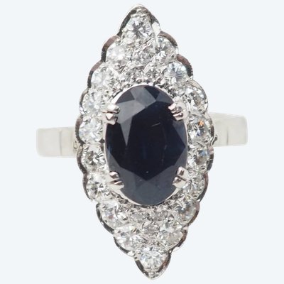 Anello marquise in oro bianco, zaffiro e diamanti