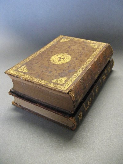 Libro segreto con spilla Revolver tipo Lefaucheux XIXe.