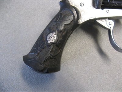 Libro segreto con spilla Revolver tipo Lefaucheux XIXe.