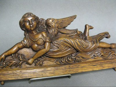 Möbelfront Aus Holz Geschnitzt Darstellung Athena XIX.