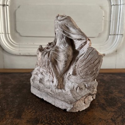 Statua antica di donna drappeggiata in terracotta di Charles Filleul