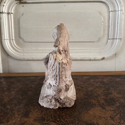 Statua antica di donna drappeggiata in terracotta di Charles Filleul
