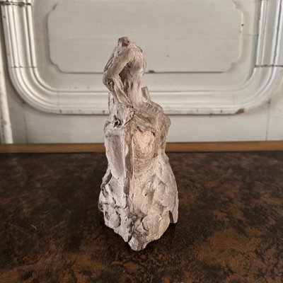 Statua antica di donna drappeggiata in terracotta di Charles Filleul