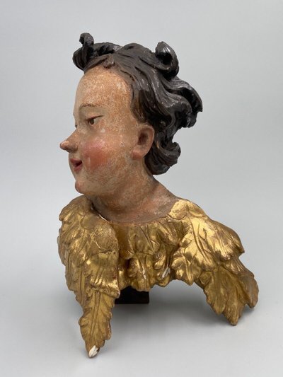 Head of a cherub in carved polychrome and gilded wood, 17th century, entourage of Ignaz Günther