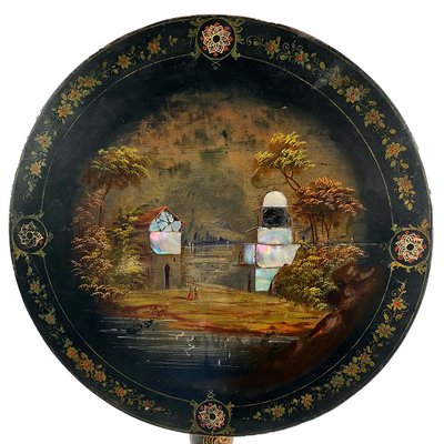 Guéridon basculant Napoléon III, bois laqué noir, décor peint et burgauté