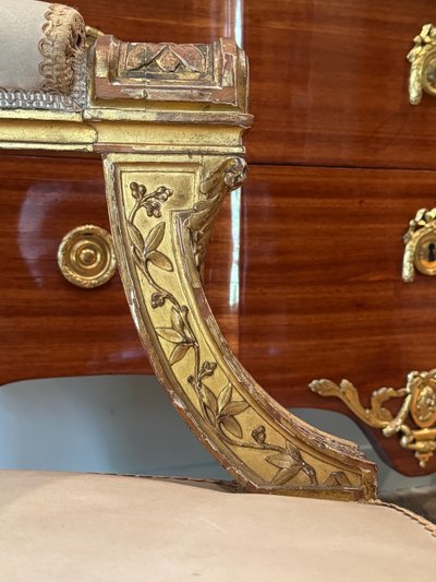 Rare fauteuil d'apparat  en bois doré  d'époque Directoire-Consulat.