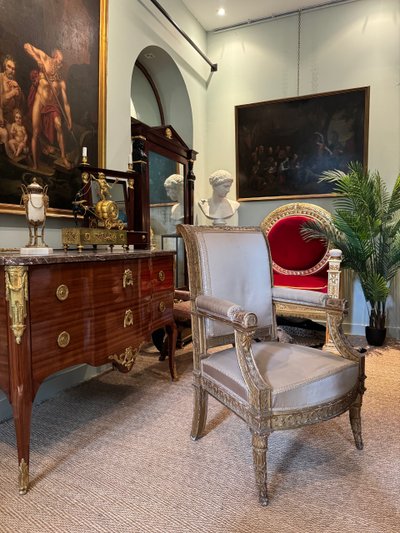 Rare fauteuil d'apparat  en bois doré  d'époque Directoire-Consulat.