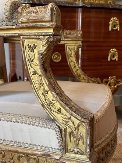 Rare fauteuil d'apparat  en bois doré  d'époque Directoire-Consulat.