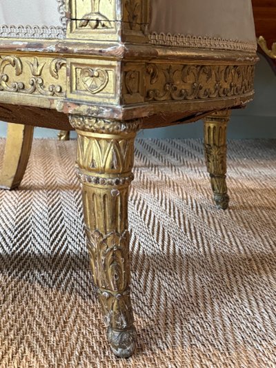 Rare fauteuil d'apparat  en bois doré  d'époque Directoire-Consulat.