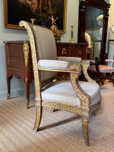 Rare fauteuil d'apparat  en bois doré  d'époque Directoire-Consulat.