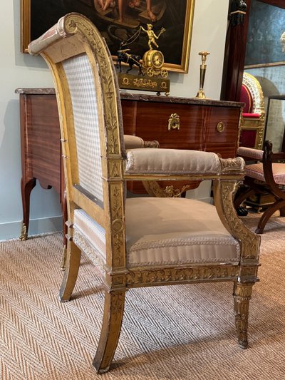 Rare fauteuil d'apparat  en bois doré  d'époque Directoire-Consulat.