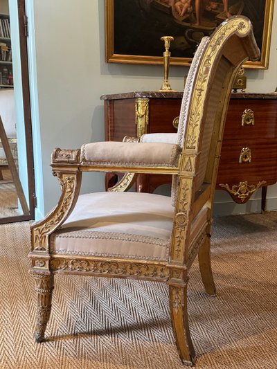 Rare fauteuil d'apparat  en bois doré  d'époque Directoire-Consulat.