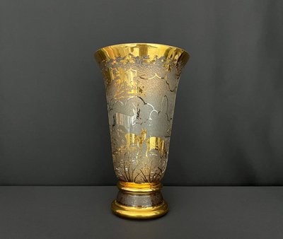 Vase en verre soufflé au décor givré et doré – signé Adat